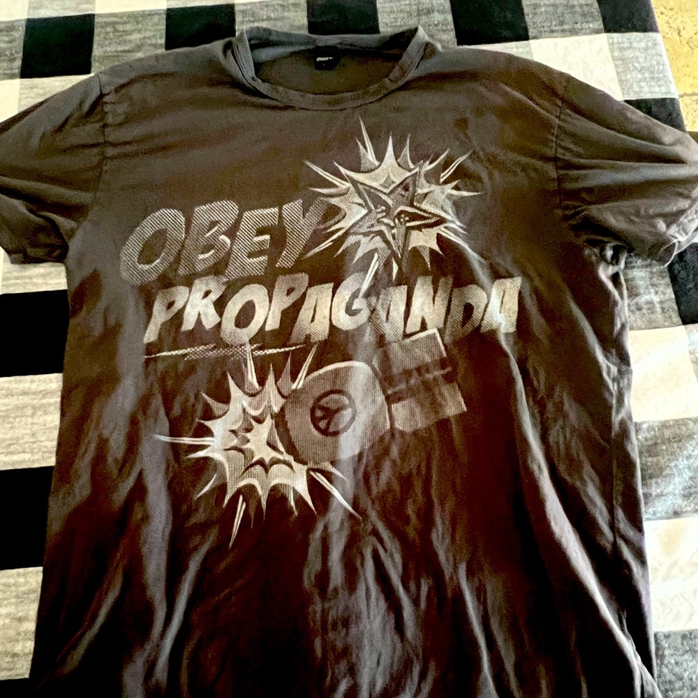 Vintage XL Obey Propaganda t-shirt in very good condition